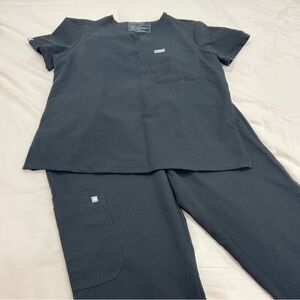 Figs Black Scrub Set